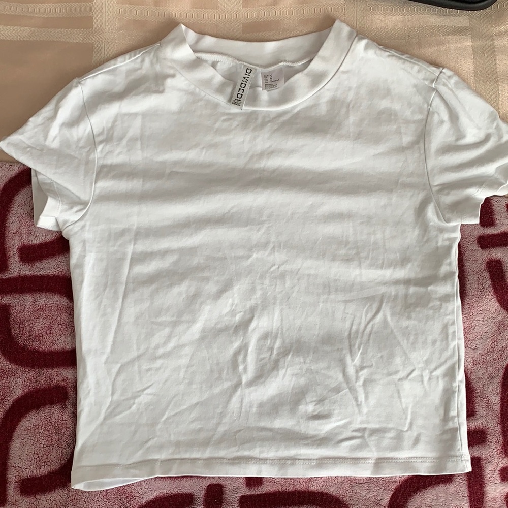 H&M white basic scoop neck